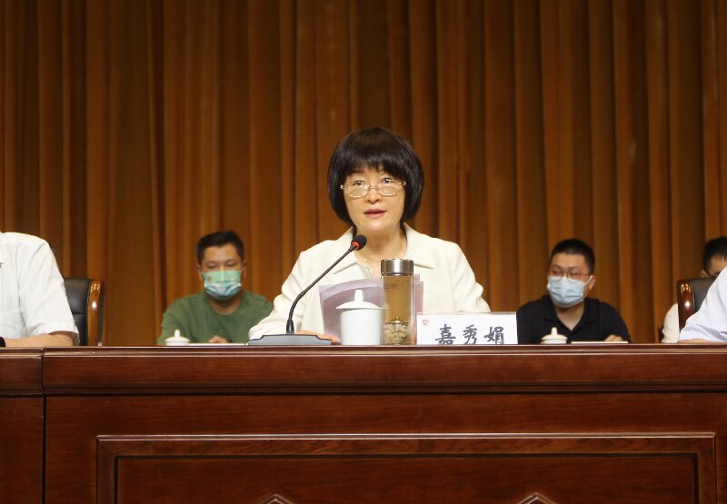 14.嘉秀娟讲话.jpg